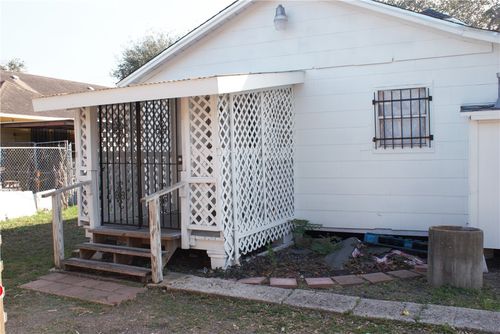 b-200 Clemmer St, Corpus Christi, TX, 78415-4308 | Card Image