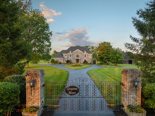 3274 N Cleveland Rd, Lexington, KY, 40516-9623 | Card Image