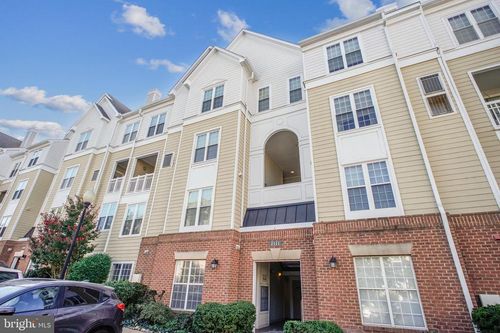 apt-302-2111 Highcourt Ln, HERNDON, VA, 20170-5817 | Card Image
