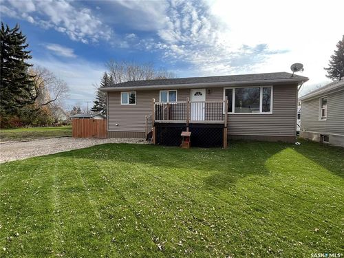 813 Moose St, Moosomin, SK, S0G3N0 | Card Image