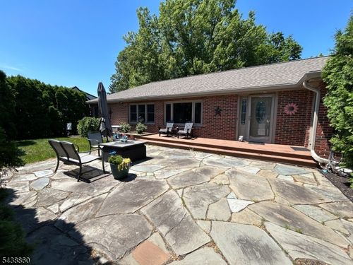 411 Sussex St, Phillipsburg, NJ, 08865-4052 | Card Image