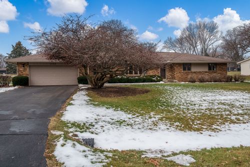 8169 Clockview Rd, Rockford, IL, 61108-6911 | Card Image