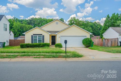 8607 Tweedsmuir Glen Ln, Charlotte, NC, 28215-7797 | Card Image