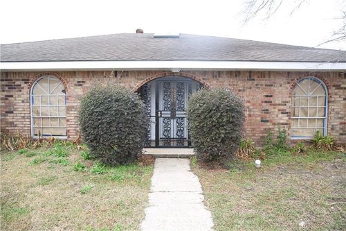 3336 Marietta St, Chalmette, LA, 70043-2321 | Card Image