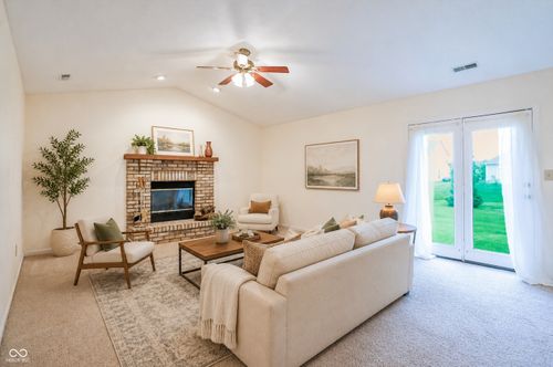 5165 Pine Hill Dr, Noblesville, IN, 46062-6774 | Card Image