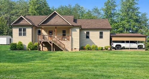 1235 Mountain Rd, Walnut Cove, NC, 27052-5712 | Card Image