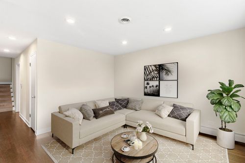 348 E Quincy St, Riverside, IL, 60546-2134 | Card Image
