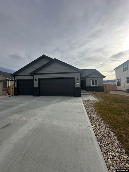 4763 Buffalo Meadows Way, Mills, WY, 82644-5190 | Card Image