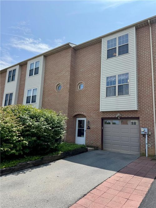 324 W 2nd St, ALBURTIS, PA, 18011-9315 | Card Image