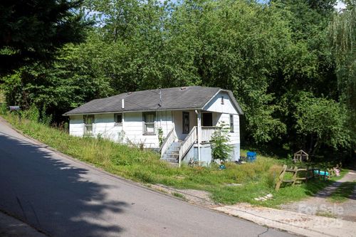 401 Ray St, Waynesville, NC, 28786-2994 | Card Image