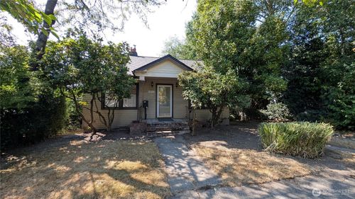7011 14th Ave Ne, Seattle, WA, 98115-5620 | Card Image
