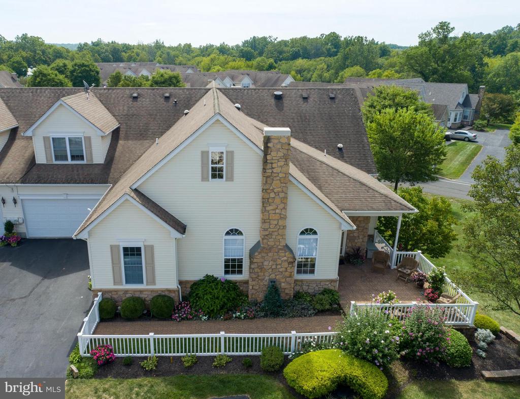 Burgundy Cir, Pennsburg, PA 18073