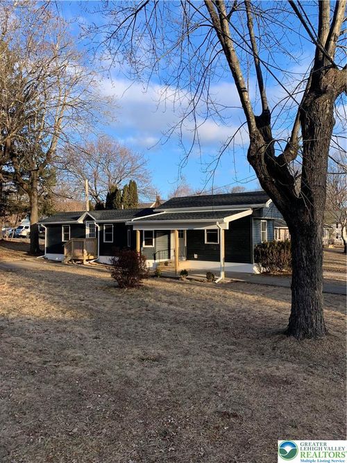 32 S 9th St, Bangor, PA, 18013-2346 | Card Image