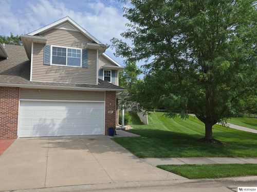 927 Carlton Cir, Lincoln, NE, 68512-2300 | Card Image