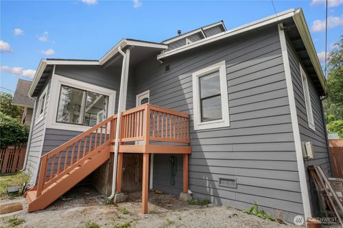 8739 17th Ave Nw, Seattle, WA, 98117-3506 | Card Image