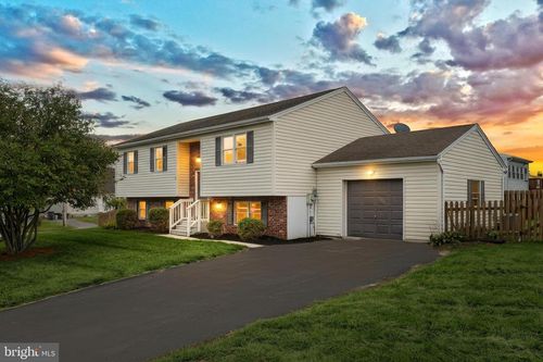 3110 Pineview Dr, DOVER, PA, 17315-3800 | Card Image