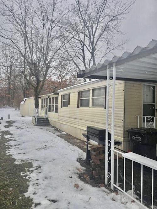 lot-94-1565 N M 63, Benton Harbor, MI, 49022-2775 | Card Image