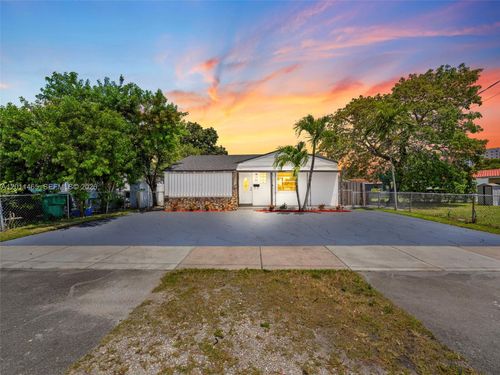 521 Sw 64th Ct, Miami, FL, 33144-3734 | Card Image