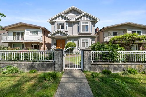 3541 Adanac St, Vancouver, BC, V5K2P6 | Card Image