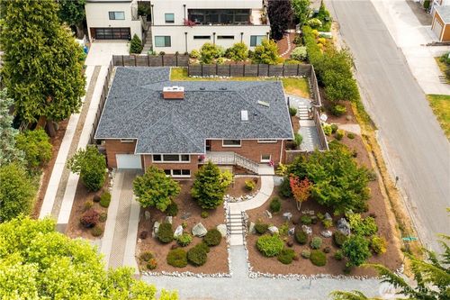 11704 Palatine Avenue N, Seattle, WA, 98133 | Card Image