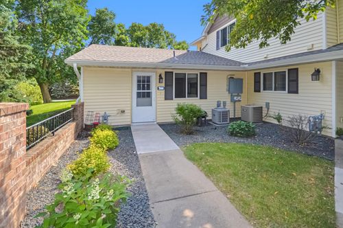 7666 13th St N, Oakdale, MN, 55128-6017 | Card Image