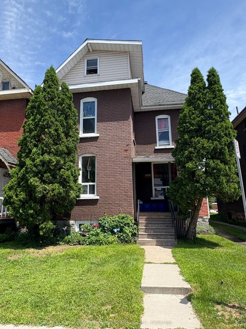 586 Main St E, North Bay, ON, P1B1B8 | Card Image