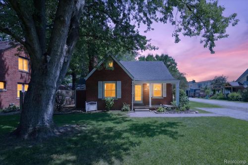 29508 Old North River Rd, Harrison Twp, MI, 48045-1627 | Card Image