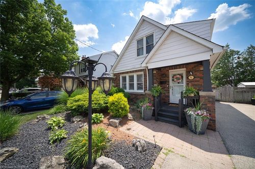 22 Burwell St, Brantford, ON, N3T4T6 | Card Image