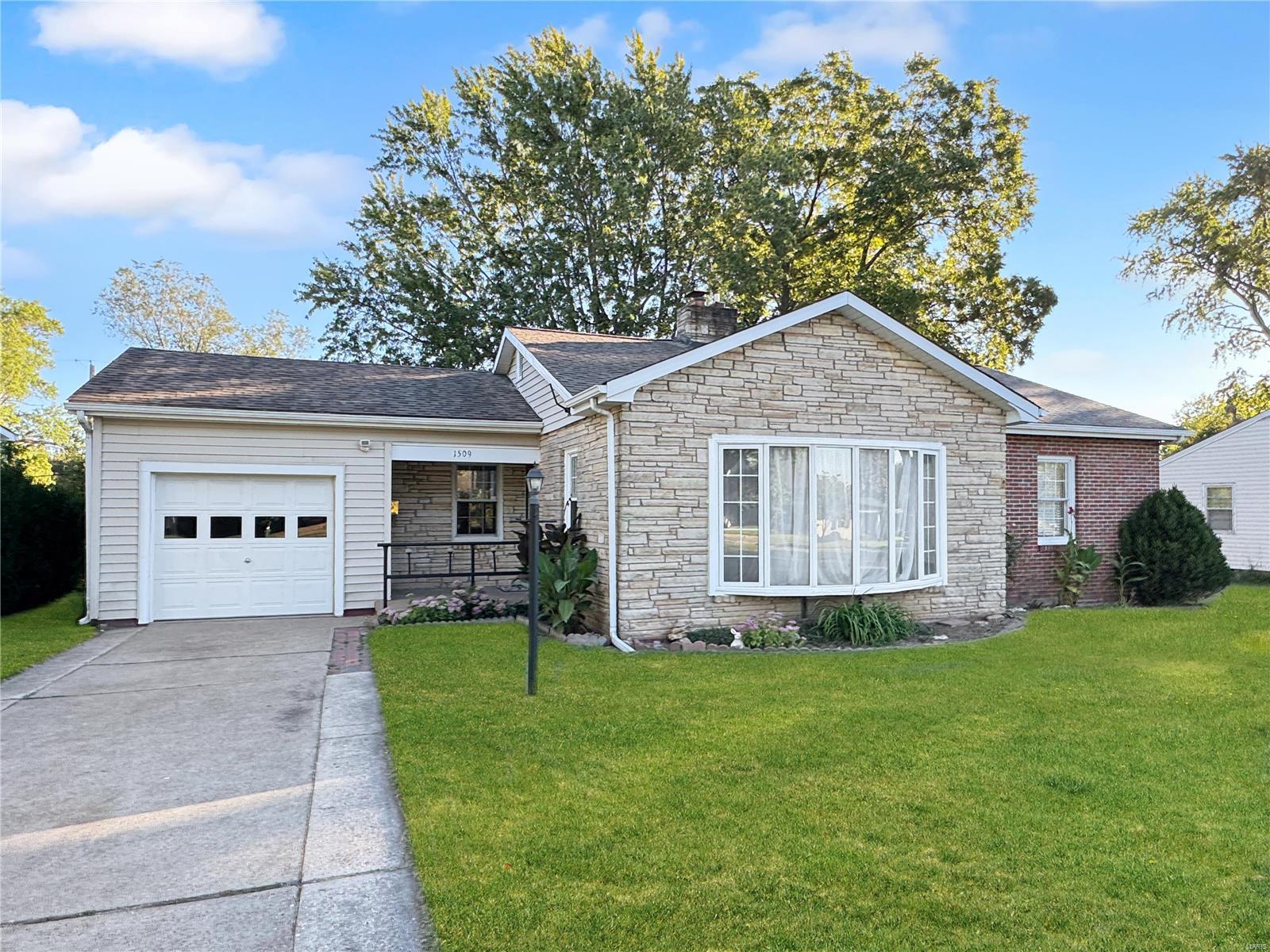1st Pkwy, Washington, MO 63090