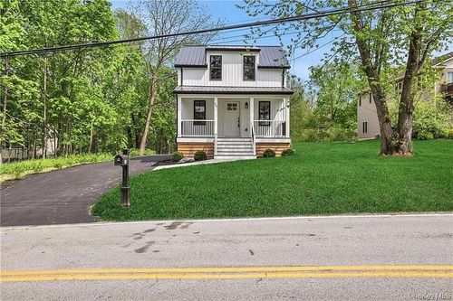 386 Lakeside Rd, Newburgh, NY, 12550-1509 | Card Image
