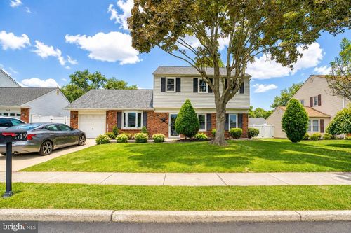 519 S Queen Anne Dr, FAIRLESS HILLS, PA, 19030-3501 | Card Image