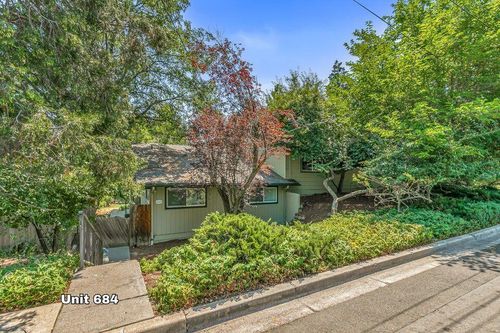 684-682 Chestnut St, Ashland, OR, 97520-1547 | Card Image