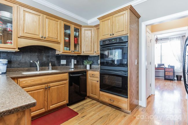 Kitchen | Image 15
