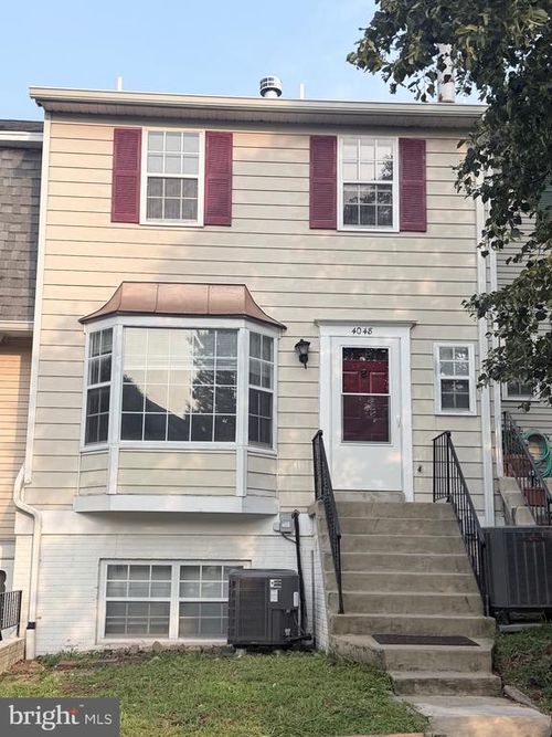 4048 Spring Run Ct, CHANTILLY, VA, 20151-3553 | Card Image