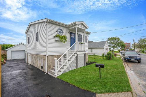 830 Ocean St, Lindenhurst, NY, 11757-6226 | Card Image