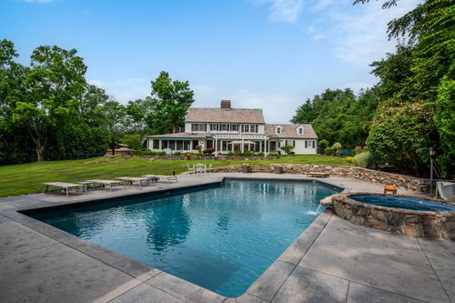 77 Eastfield Rd, Waterbury, CT, 06708-3201 | Card Image