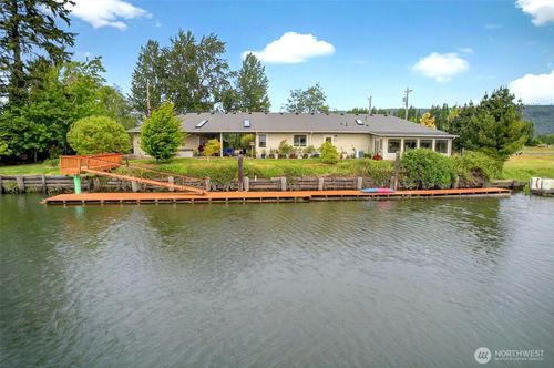 45 N Welcome Slough Rd, Cathlamet, WA, 98612-9719 | Card Image
