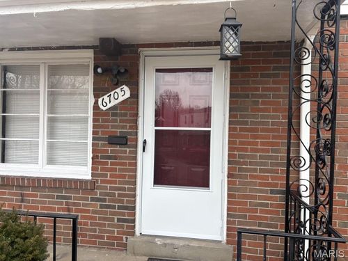 6705 Kenwood Dr, Saint Louis, MO, 63121-3130 | Card Image