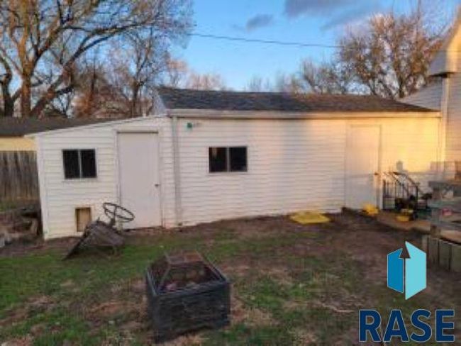 1108 W 3 Rd Ave, House other with 3 bedrooms, 2 bathrooms and null parking in Mitchell SD | Image 4