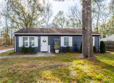 Ranch-style house featuring a front lawn | Image 2