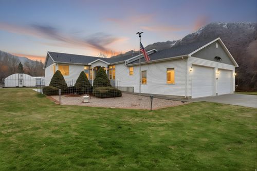 142 N 10450 E, Huntsville, UT, 84317-9648 | Card Image