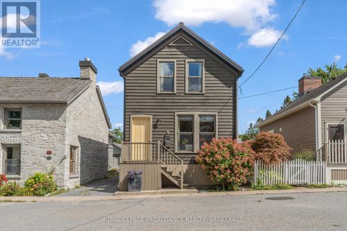 12 Drummond St, Kingston, ON, K7K5S1 | Card Image