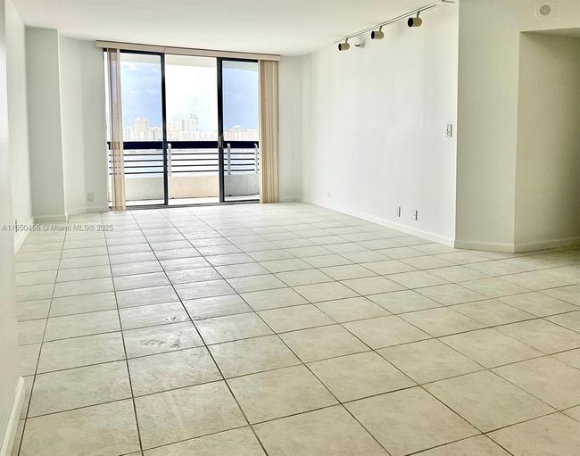 APT-1711 - 3530 Mystic Pointe Dr, Condo with 2 bedrooms, 2 bathrooms and null parking in Aventura FL | Image 6