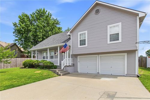 1105 Nw Long Dr, Grain Valley, MO, 64029-7306 | Card Image