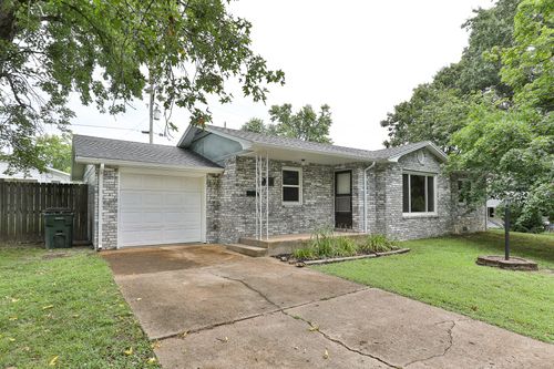 815 E South St, Bolivar, MO, 65613-2725 | Card Image