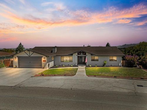 215 Rays Cir, Hollister, CA, 95023-6327 | Card Image