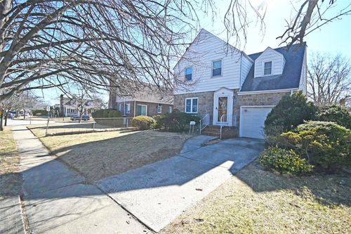 86 Primrose Drive, North Hempstead, NY, 11040 | Card Image