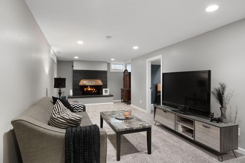 120 Ridge Rd, Albert Lea, MN, 56007-1439 | Card Image