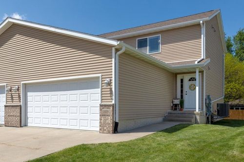 1029 Lois Ln, Waterloo, IA, 50702-4271 | Card Image