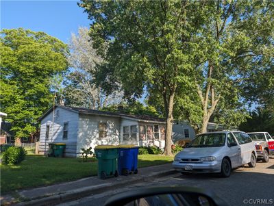 View of front of house featuring a front yard | Image 1